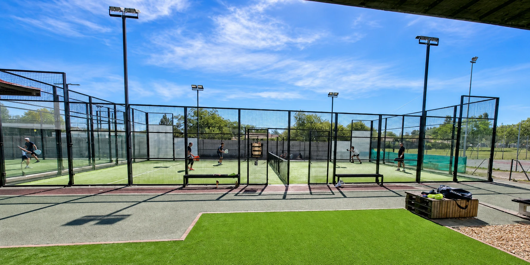 Photo des terrains de padel extérieurs du Tennis Club Loubesien